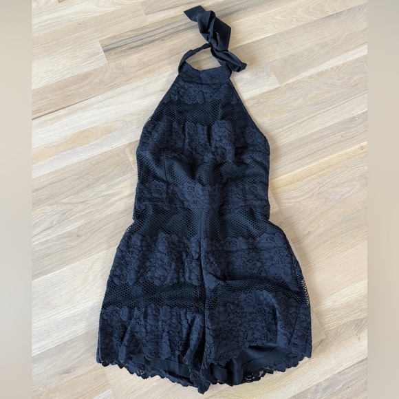 Guess Black Halter Top Lace Shorts Romper - Picture 1 of 4